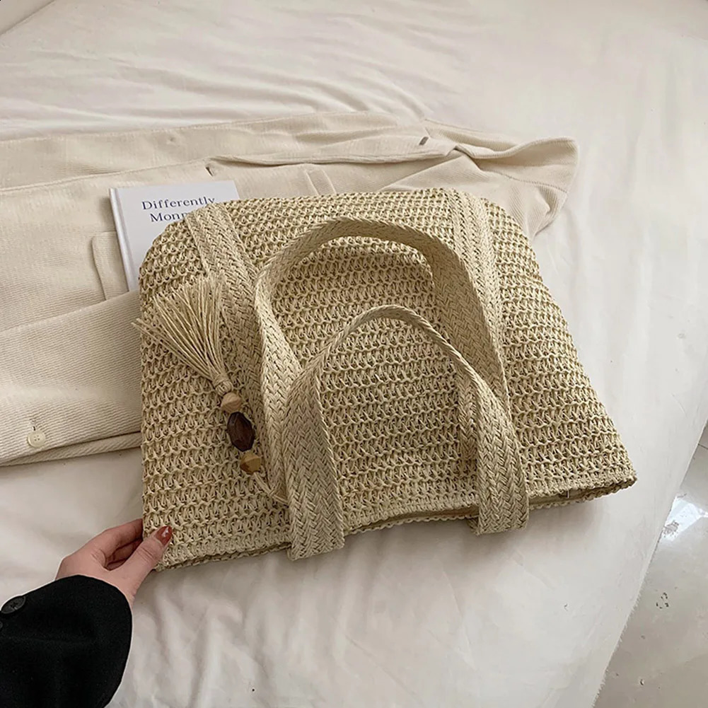 Summer Straw Woven Bag Fashion Handmade Simple Large Capacity with Tassel Pendant HandWoven Handbags Shopping Handbag Tote 240823