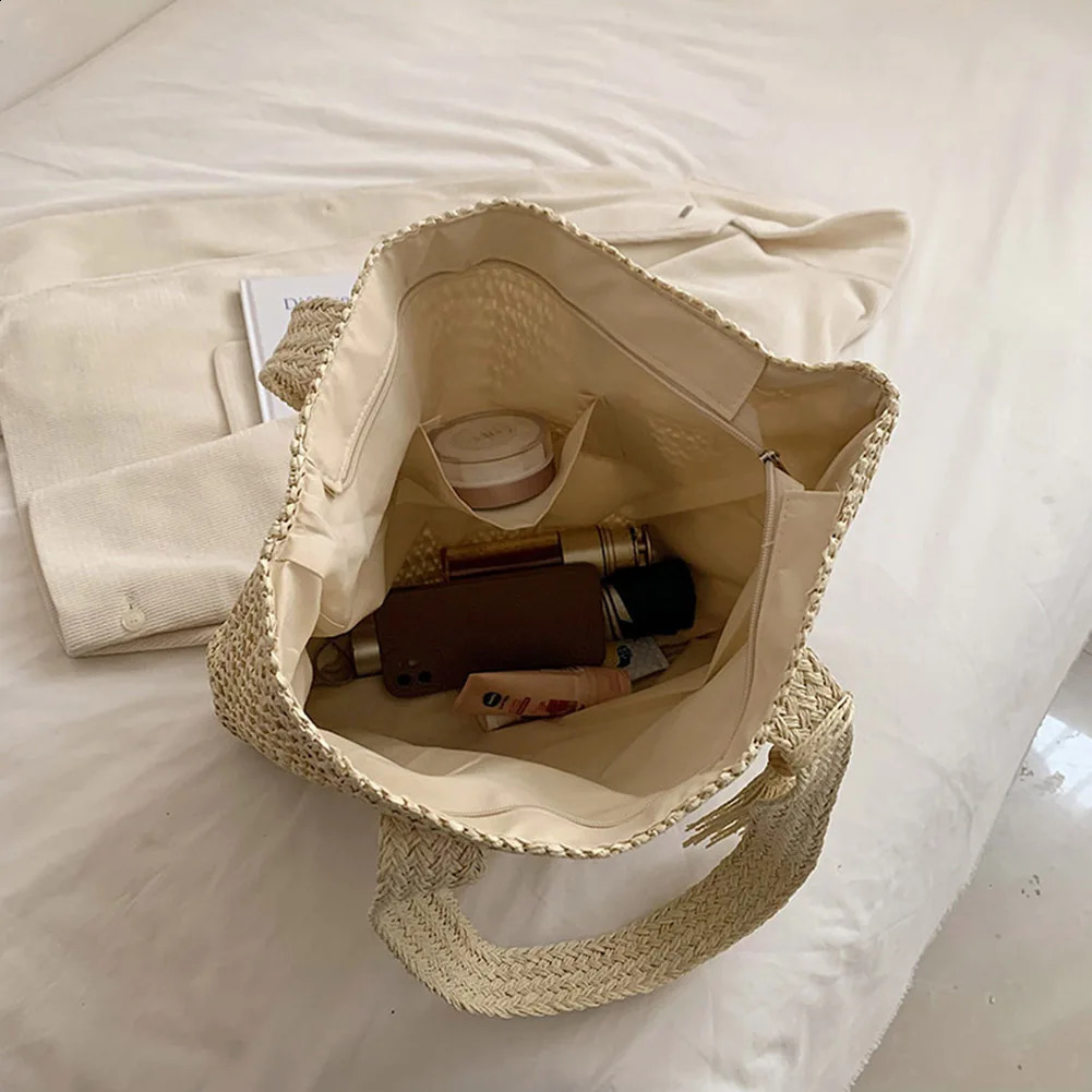 Summer Straw Woven Bag Fashion Handmade Simple Large Capacity with Tassel Pendant HandWoven Handbags Shopping Handbag Tote 240823