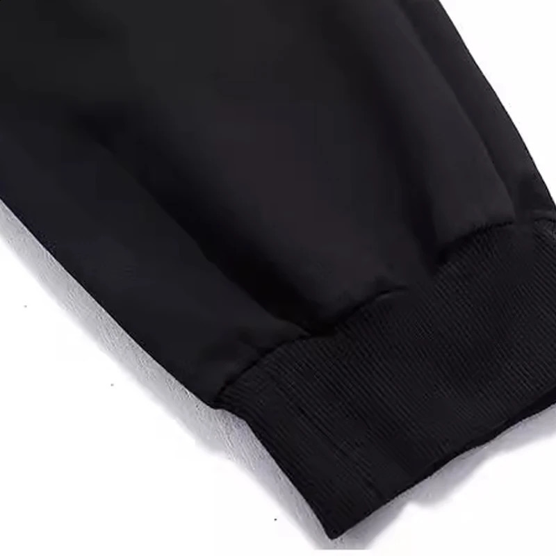 Large baggy mens overalls add extra weight to make the sweatpants more comfortable and tie-in with casual pants 240822