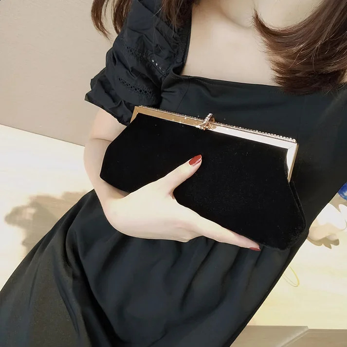 Women Retro Black Velvet Evening Clutch Bag Glitter Buckle Banquet Party Ladies Handbag Purse with Chain 240801