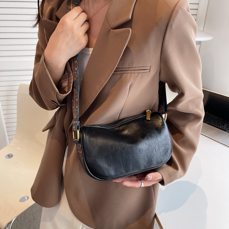 LEFTSIDE Crossbody Bags for Women 2023 Vintage Fashion Trend Small Leather Design Pillow Shoulder Handbags and Purses