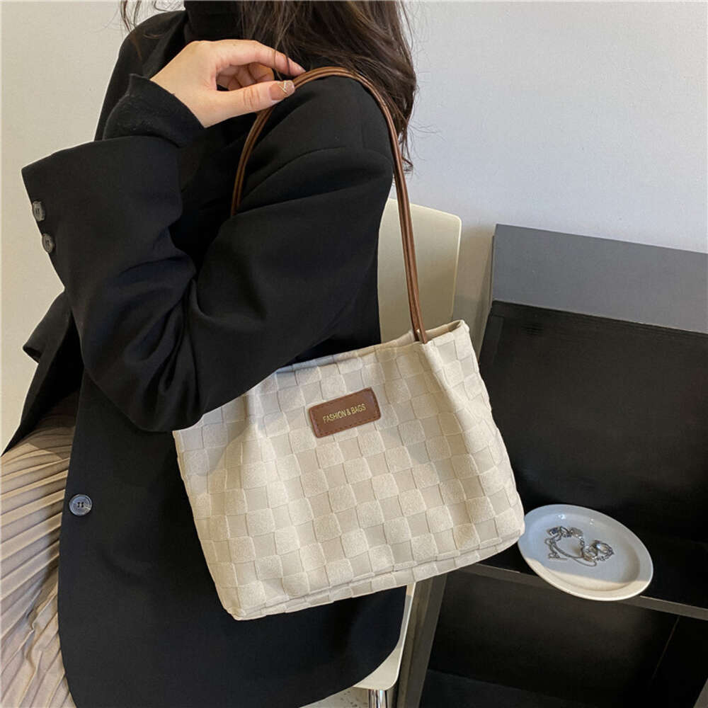 Large capacity female 2024 new autumn and winter college student class shoulder armpit bag, crossbody commuting tote bag H82#27 ddmy 5cb1