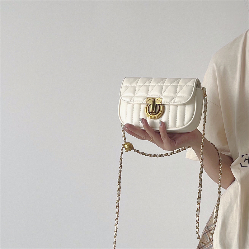 Women's bag 2023 niche design new women's versatile diamond grid lock chain small bag single shoulder crossbody small square bag