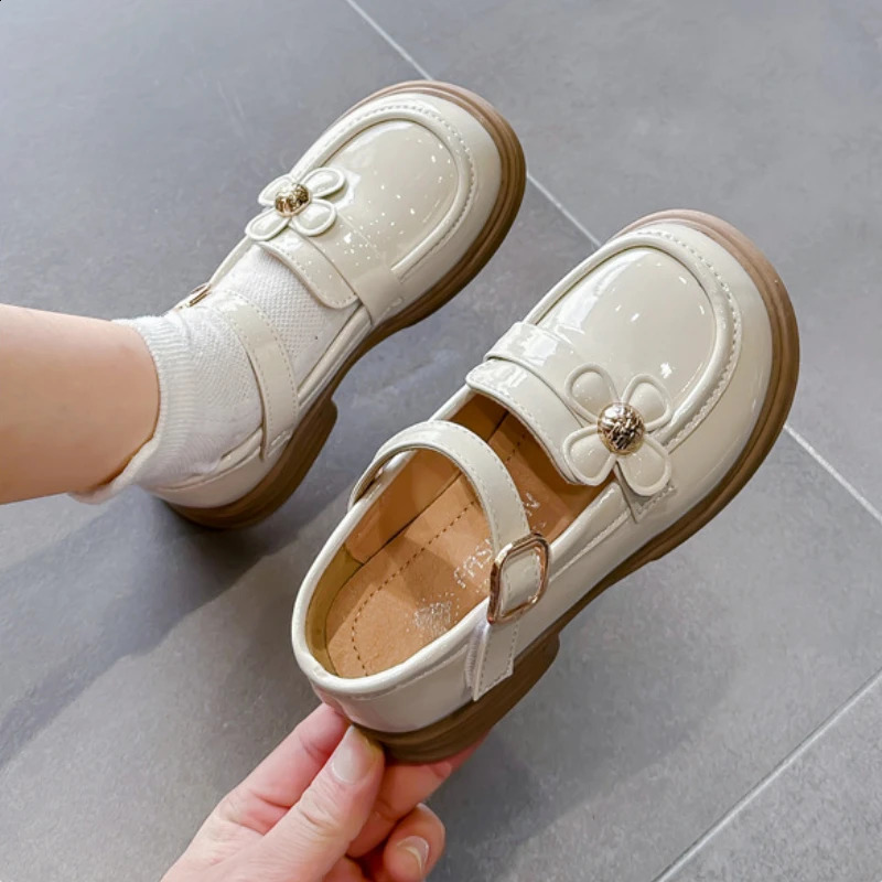 Spring Childrens Leather Shoes Glossy PU Fashion Sweet Princess for Girls Thick Bottom Versatile Kids Causal Mary Janes 240723
