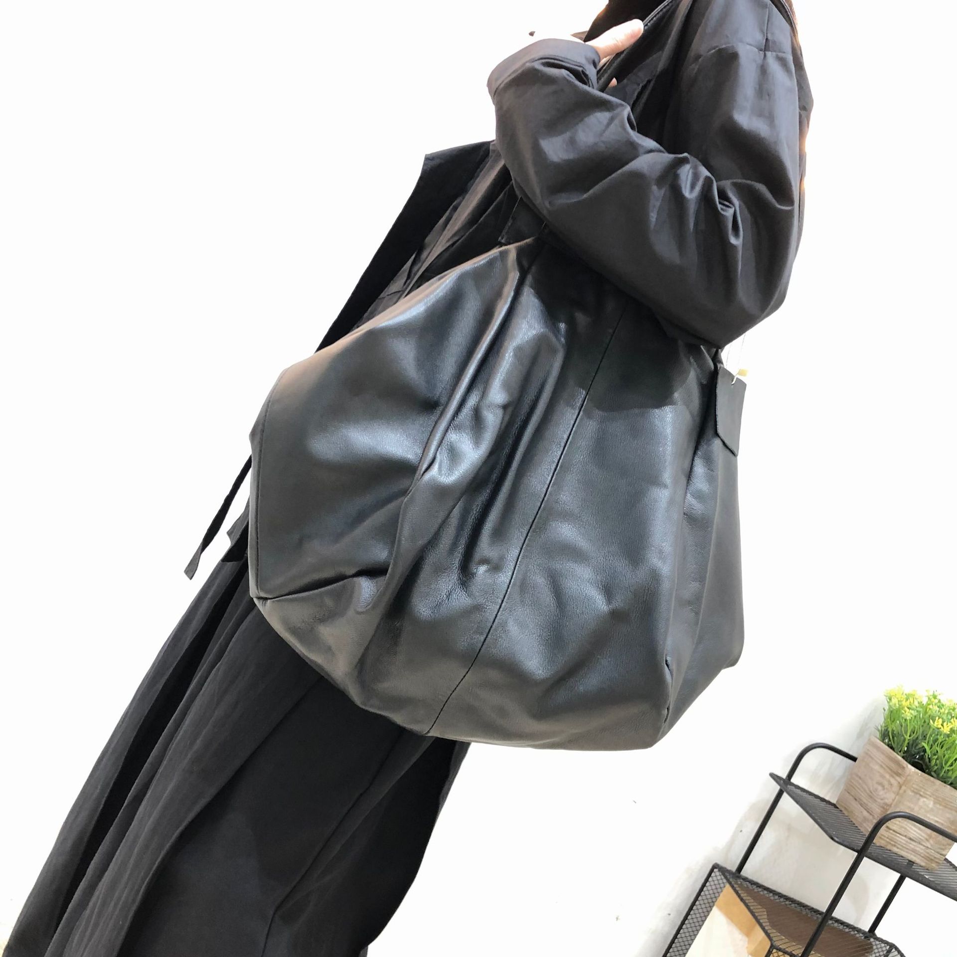 Fashionable and Personalized Handmade Genuine Leather Women's Bag Big Bag First Layer Cowhide Underarm Wrist Bag Large Capacity