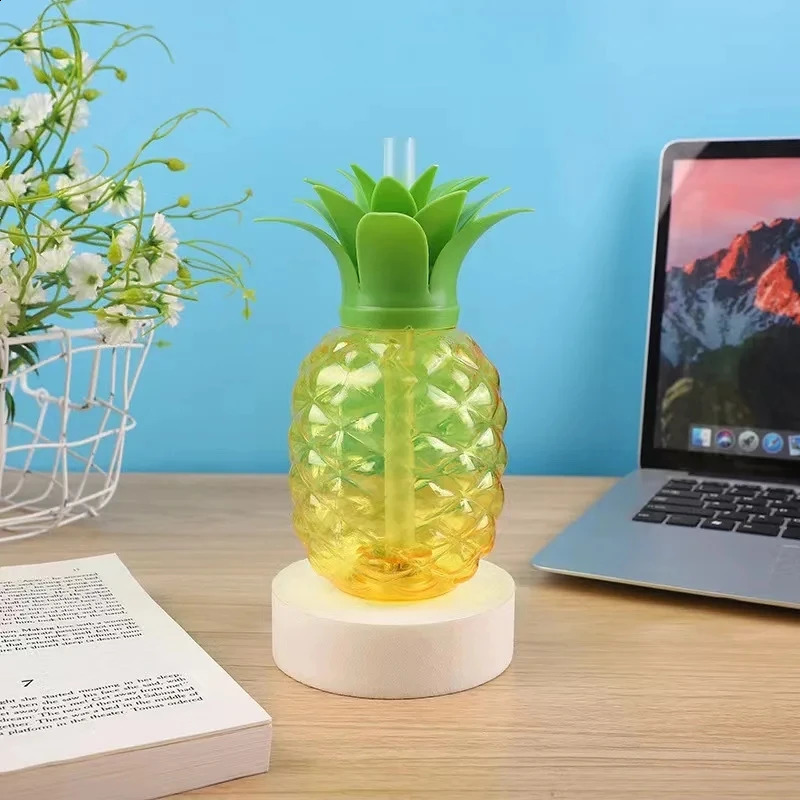 10pcs Plastic Strawberry Pineapple Drinking Cup with Straw Hawaii Party Decoration Luau Flamingo Summer Beach Pool Party Decor 240802