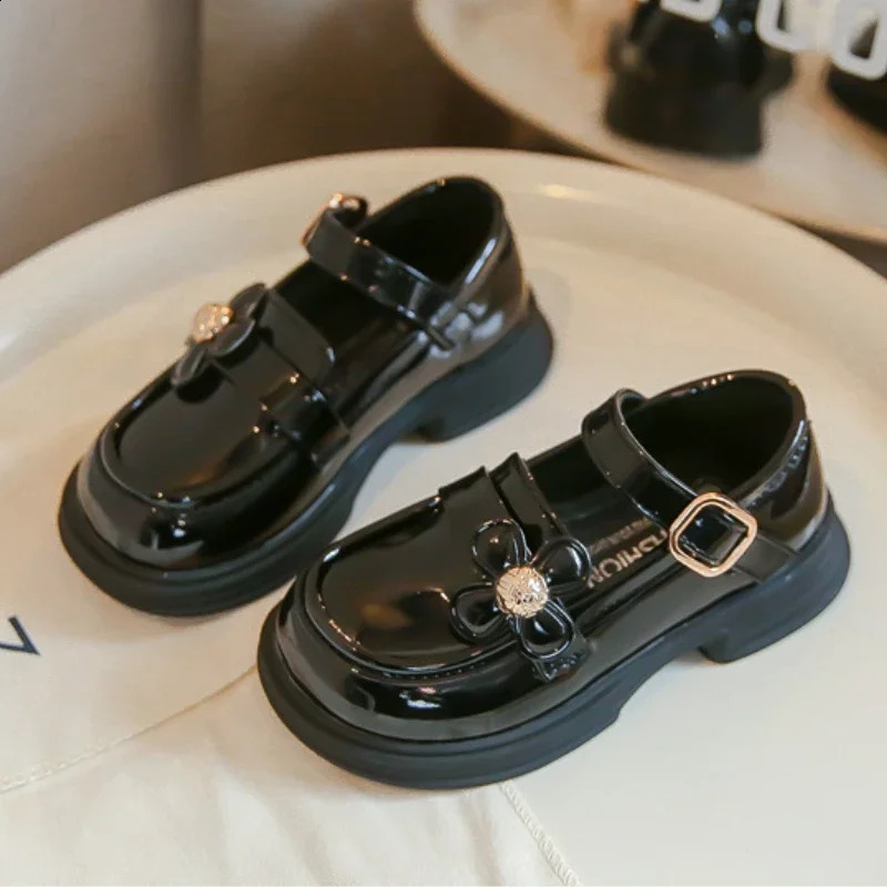 Spring Childrens Leather Shoes Glossy PU Fashion Sweet Princess for Girls Thick Bottom Versatile Kids Causal Mary Janes 240723
