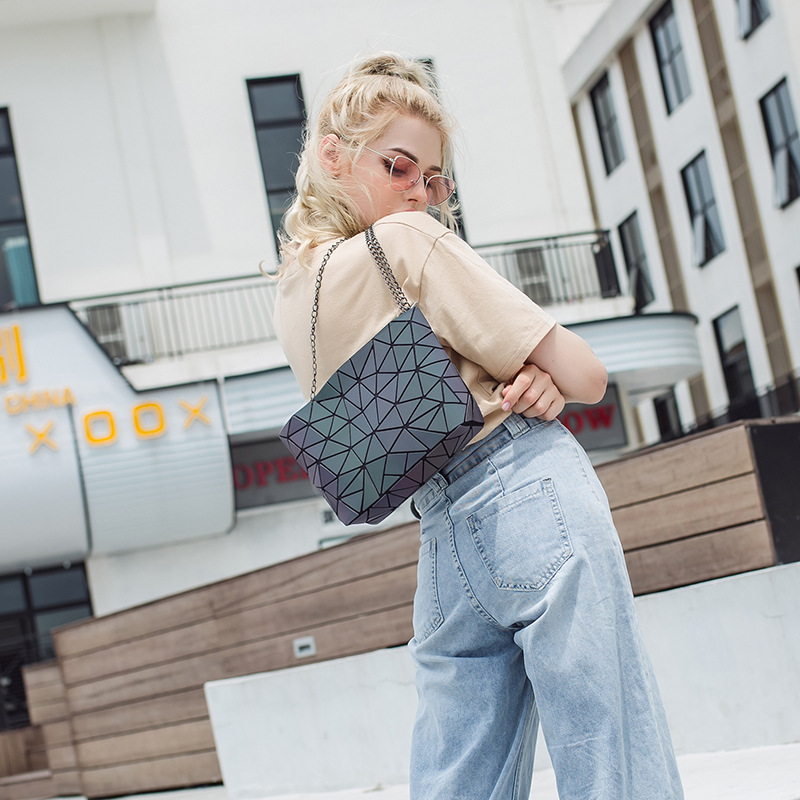 Messenger Bag Women's Chain Bag 2020 Fashion Luminous Geometric Sling Bag Sac Femme Shoulder Strap Female Bolsas Feminina 2020