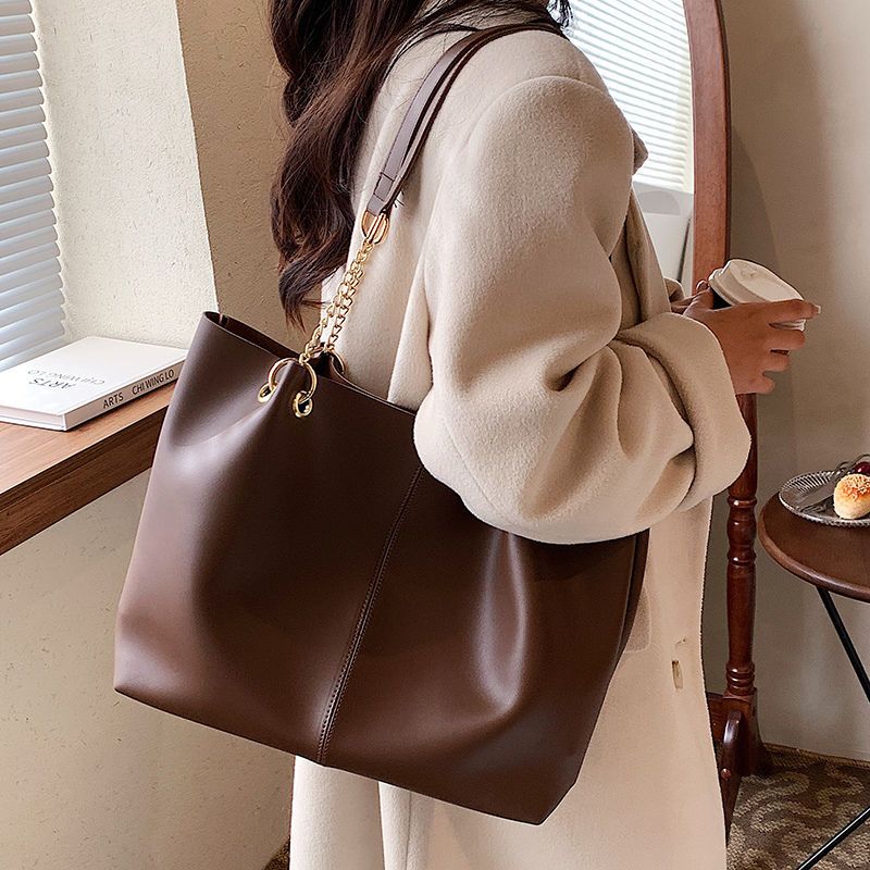 New bag leisure cream bucket bag women's shoulder diagonal tote bag large capacity commuter shoulder bag
