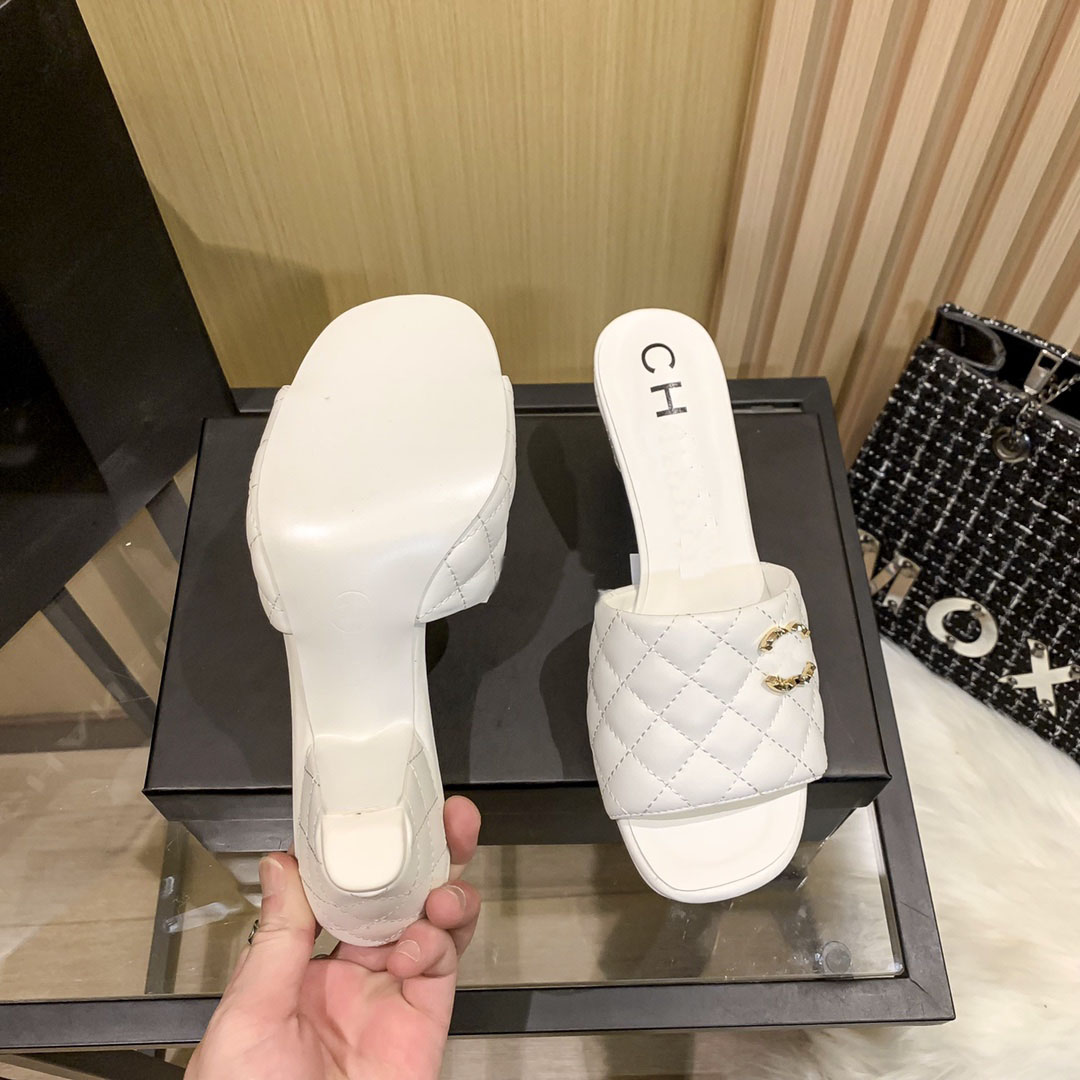 Paris Women Beach Slippers 2024 New Summer quilted Fashion Luxury Designer Flat Sandals Female Latex Soft Sole Shoes Tories Flip-flops thong Slide Flaps