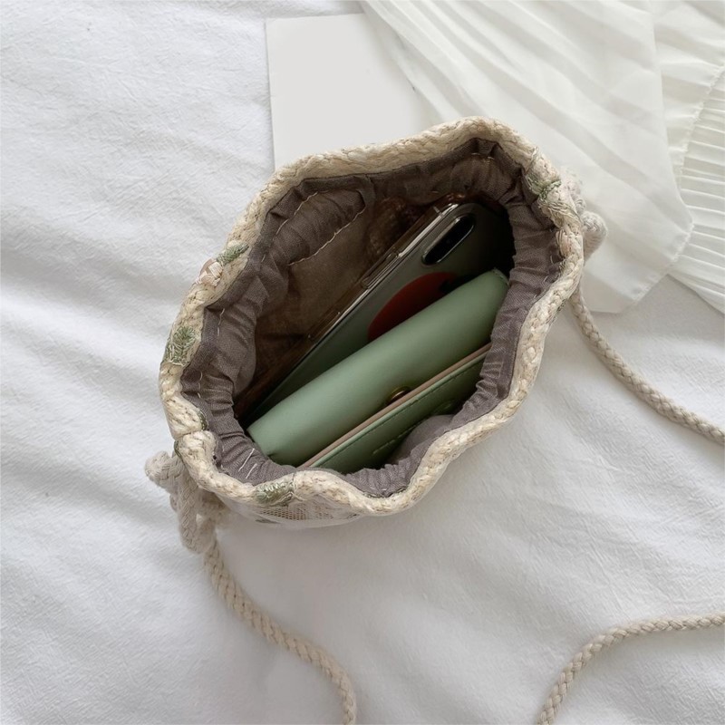 Fashion Small Shoulder Bags Women Drawstring Straw Beach Bags Flower Embroidery Bags Ladies Lace Crossbody Handbags for Travel
