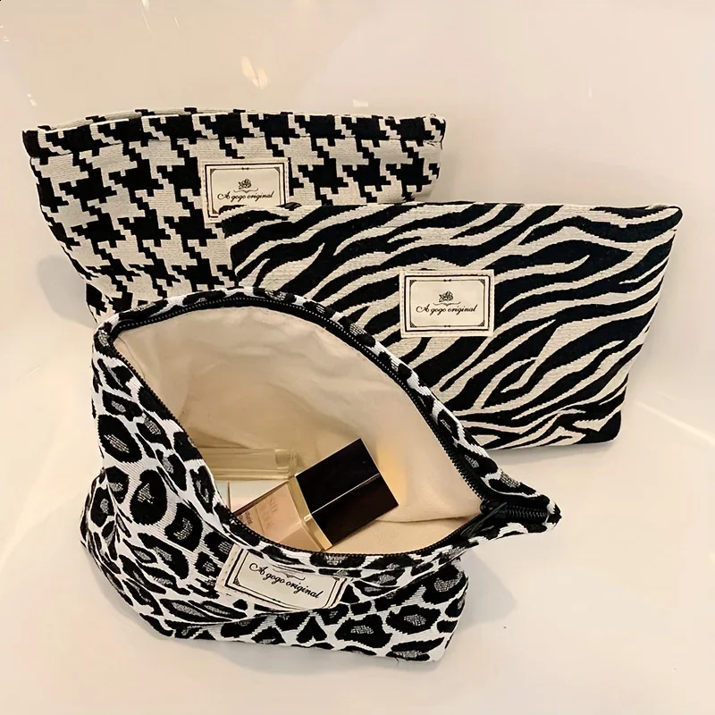 1 Leopard Print Comestic bag portable makeup storage large capacity travel 240802Z