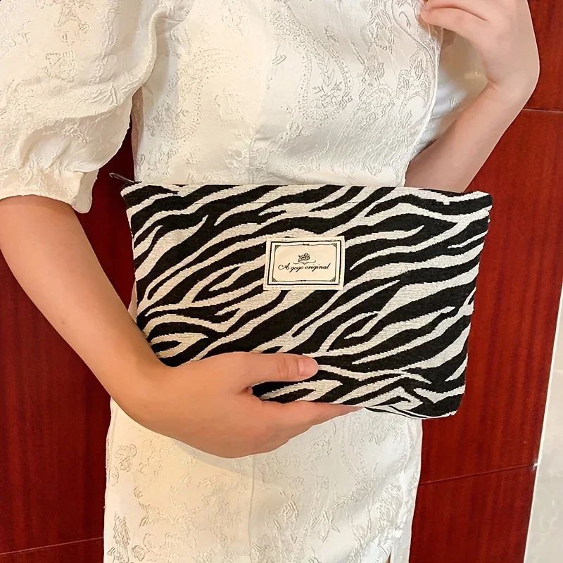 1 Leopard Print Comestic bag portable makeup storage large capacity travel 240802Z