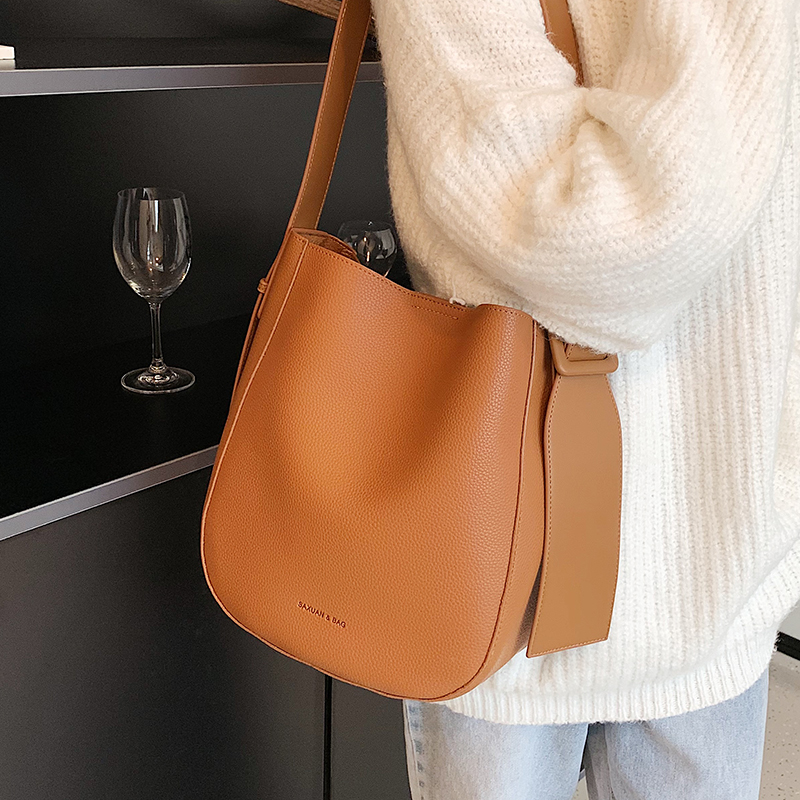 NIGEDU women's shoulder bag designer Wide strap Bucket crossbody bags for female purses and handbags Ladies Totes bolsos brown
