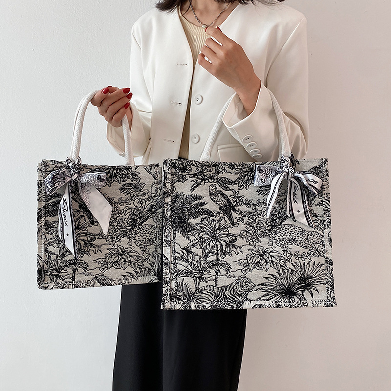 2024 Ladies Shopping Bag Women's Versatile Shoulder Bag Handbag Fashion Commuter Tote Bag Women's Student Bag Purses and Handbag