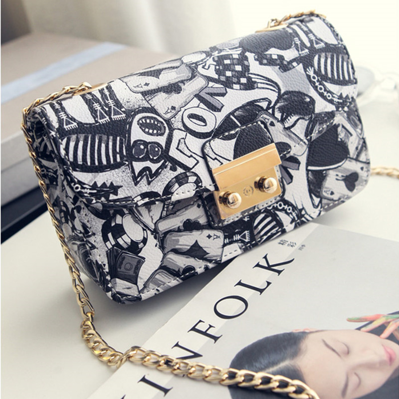New Fashion Women Bags Summer Graffiti Ladies Designer Handbags Chain Mini Bag Heart Pattern Women Messenger Bags Female Clutch