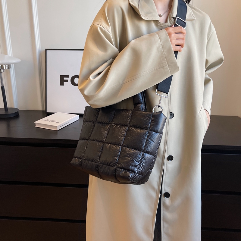 Women Fashion Quilted Down Handbags 2023 Autumn Winter New Top-handle Bags Girls Casual Tote Ladies Cotton Padded Shoulder Bag