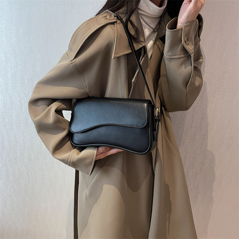 Vintage Leather Crossbody Bags for Women 2022 Designer Female Small Flap Shoulder Underarm Bag Armpit Handbags and Purses