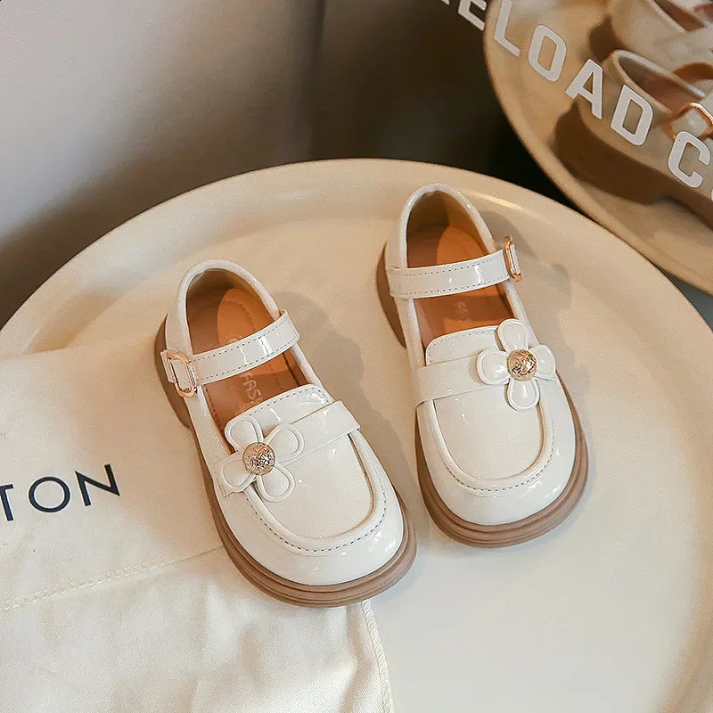 Spring Childrens Leather Shoes Glossy PU Fashion Sweet Princess for Girls Thick Bottom Versatile Kids Causal Mary Janes 240723