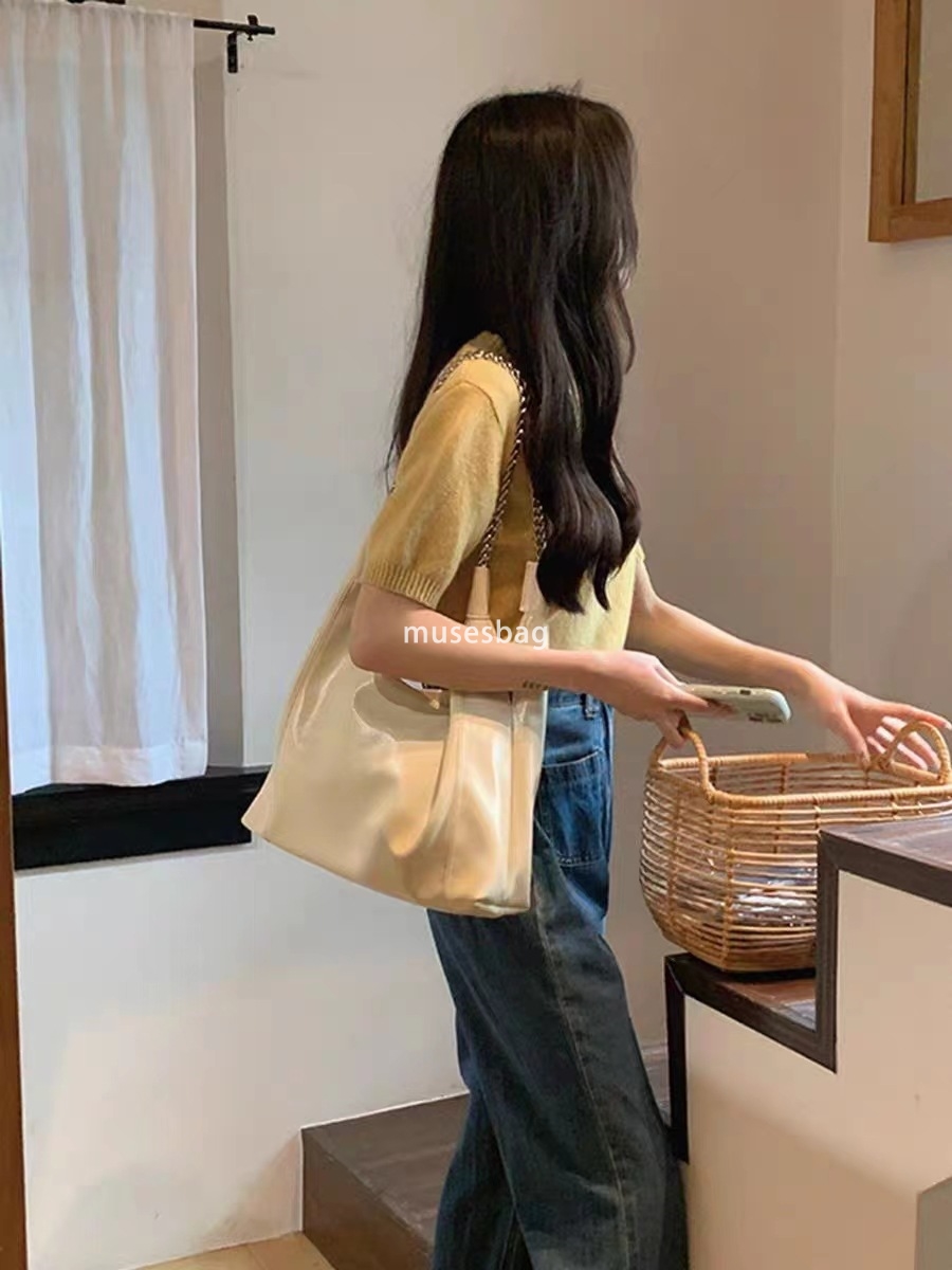 Wholesale soft leather tote bag new trendy and high-end single shoulder bag armpit bag chain strap wandering bag women's bag