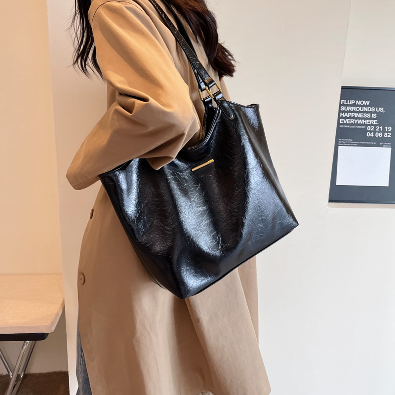 LEFTSIDE Big Shoulder Bags for Women Large Capacity Tote Bag 2023 Winter Vintage Solid Color Zipper Leather Travel Retro Handbag
