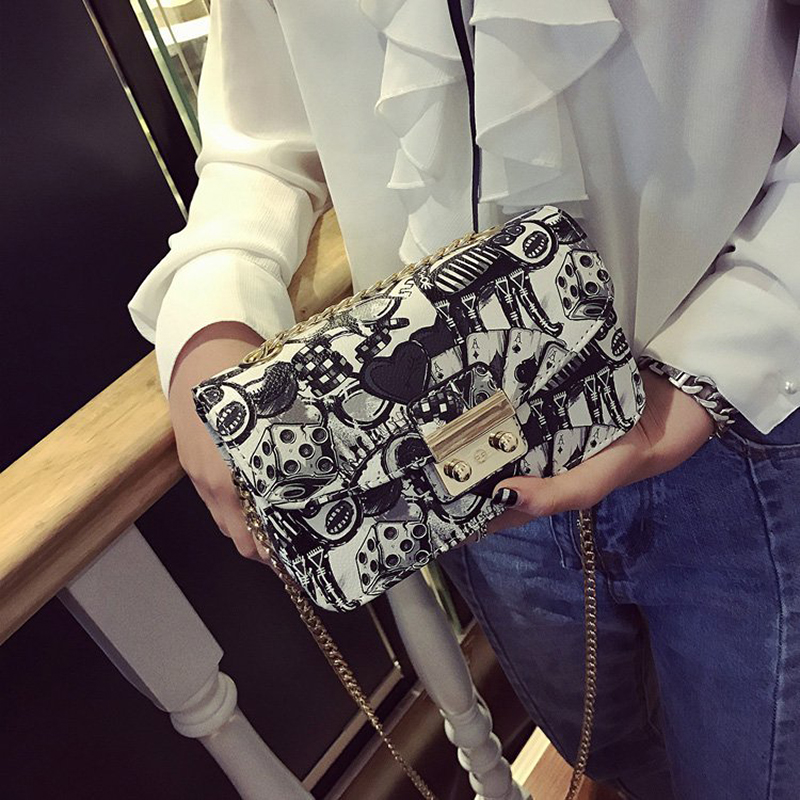 New Fashion Women Bags Summer Graffiti Ladies Designer Handbags Chain Mini Bag Heart Pattern Women Messenger Bags Female Clutch