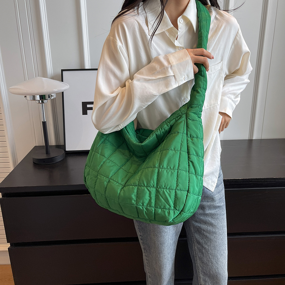 Quilted Lattice Pattern Shoulder Bag Autumn Winter New Cloud Pleated Big Bag Woman Leisure Large Capacity Dumpling Messenger Bag