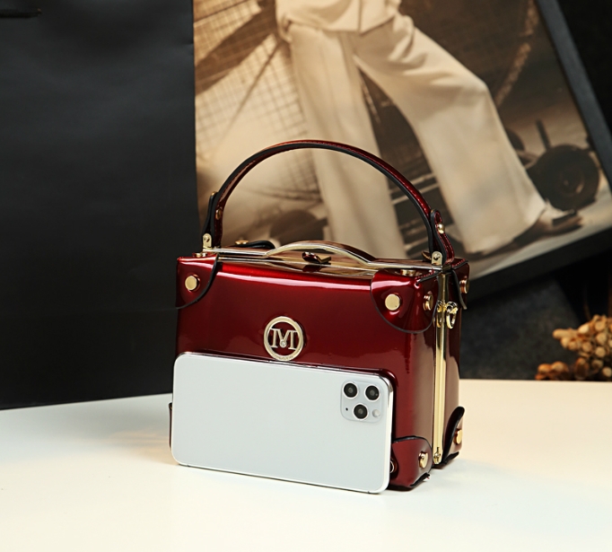 New Fashion Small Box Shoulder Bags for Women Handbag Patent Leather Messenger Bag Ladies Red Wedding Clutch Phone Tote