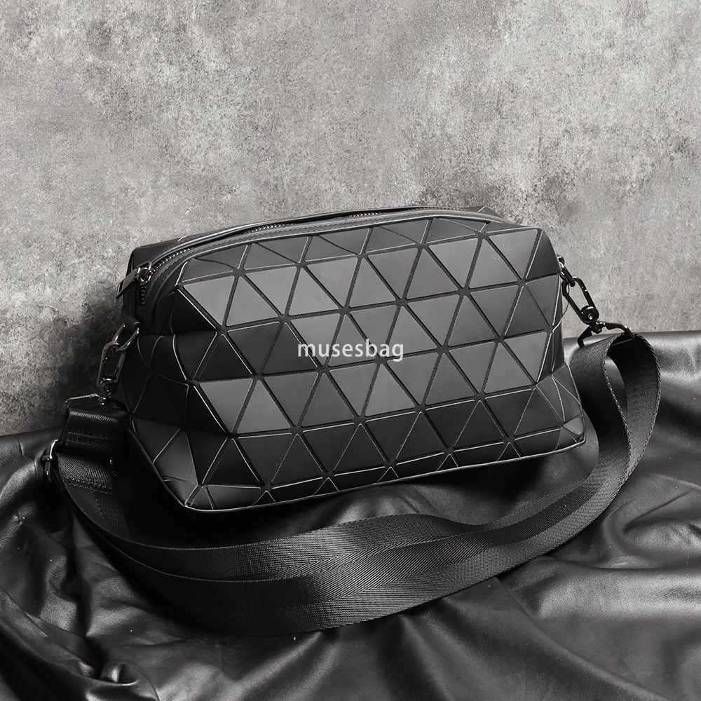 White geometric diamond grid bag for couples single shoulder bag for men and women crossbody bag trendy street fashion small square bag collapsed bag