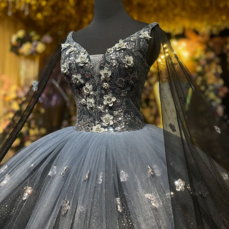 Black Shiny Princess Quinceanera Dresses Off the Shoulder Ball Gown 2025 Sweet 16 Dress Beads Appliques Lace Tull 15th Party Gown