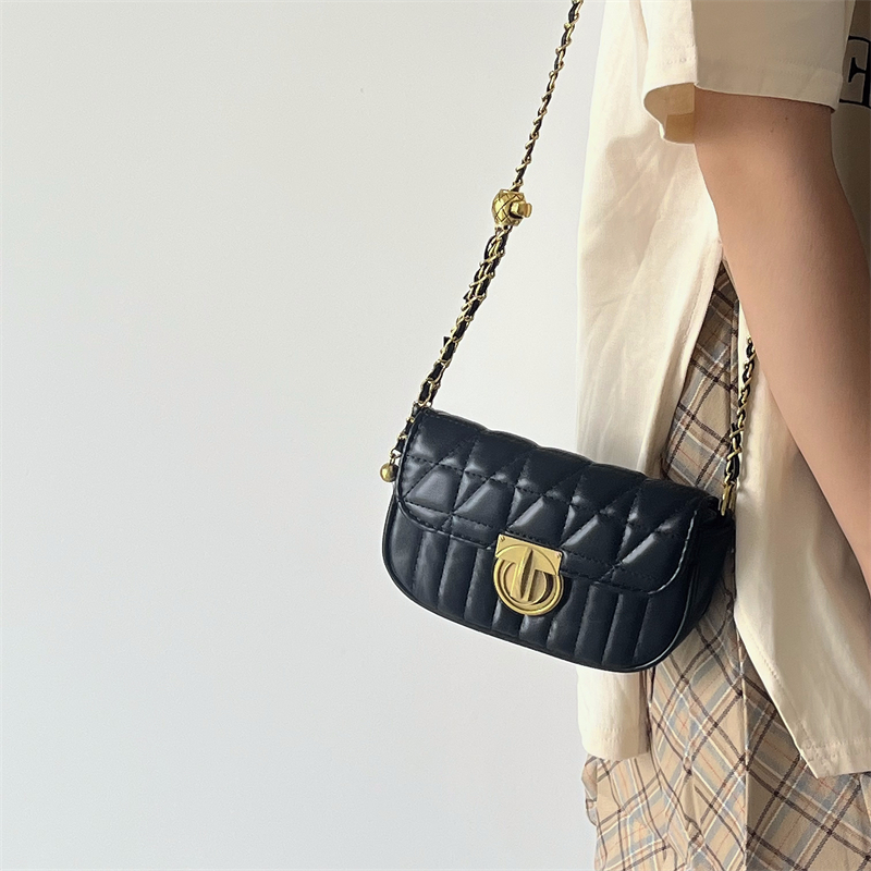 Women's bag 2023 niche design new women's versatile diamond grid lock chain small bag single shoulder crossbody small square bag