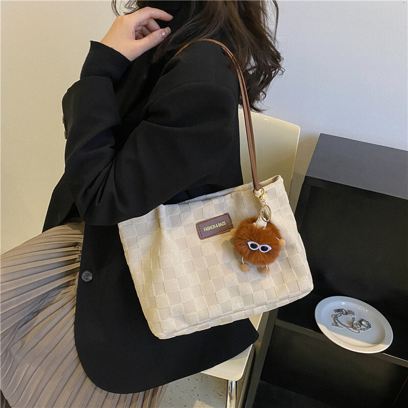 Large capacity female 2024 new autumn and winter college student class shoulder armpit bag, crossbody commuting tote bag H82#27 ddmy 5cb1