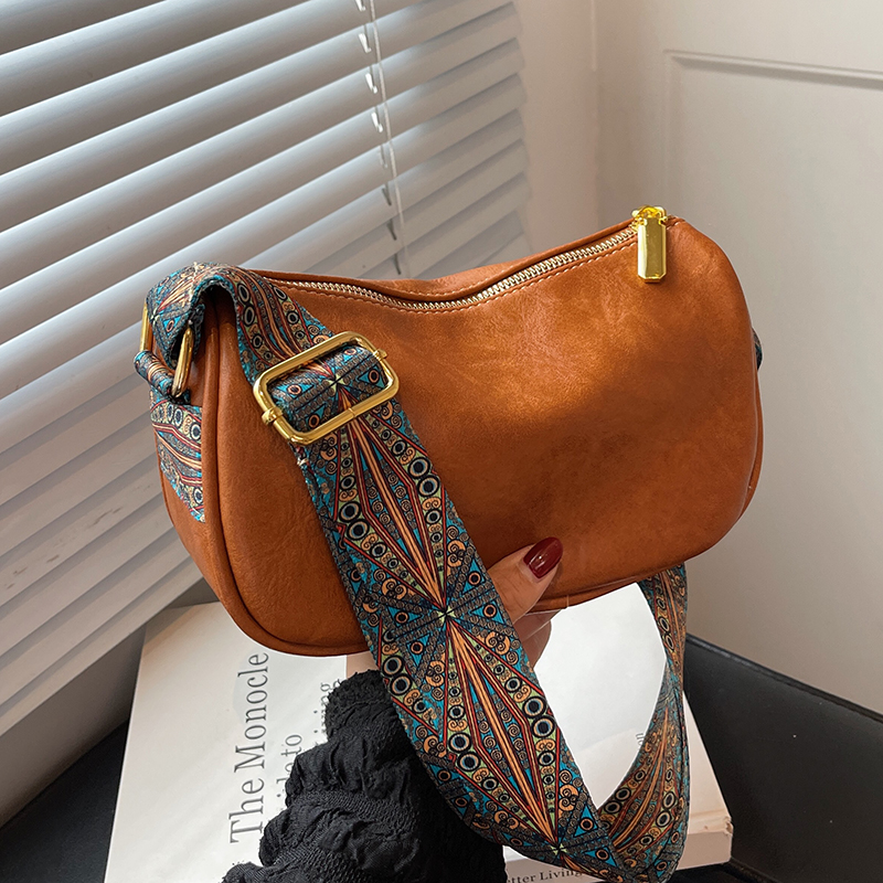 LEFTSIDE Crossbody Bags for Women 2023 Vintage Fashion Trend Small Leather Design Pillow Shoulder Handbags and Purses