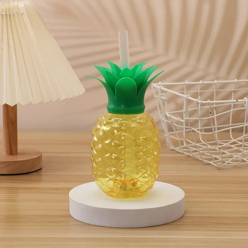 10pcs Plastic Strawberry Pineapple Drinking Cup with Straw Hawaii Party Decoration Luau Flamingo Summer Beach Pool Party Decor 240802