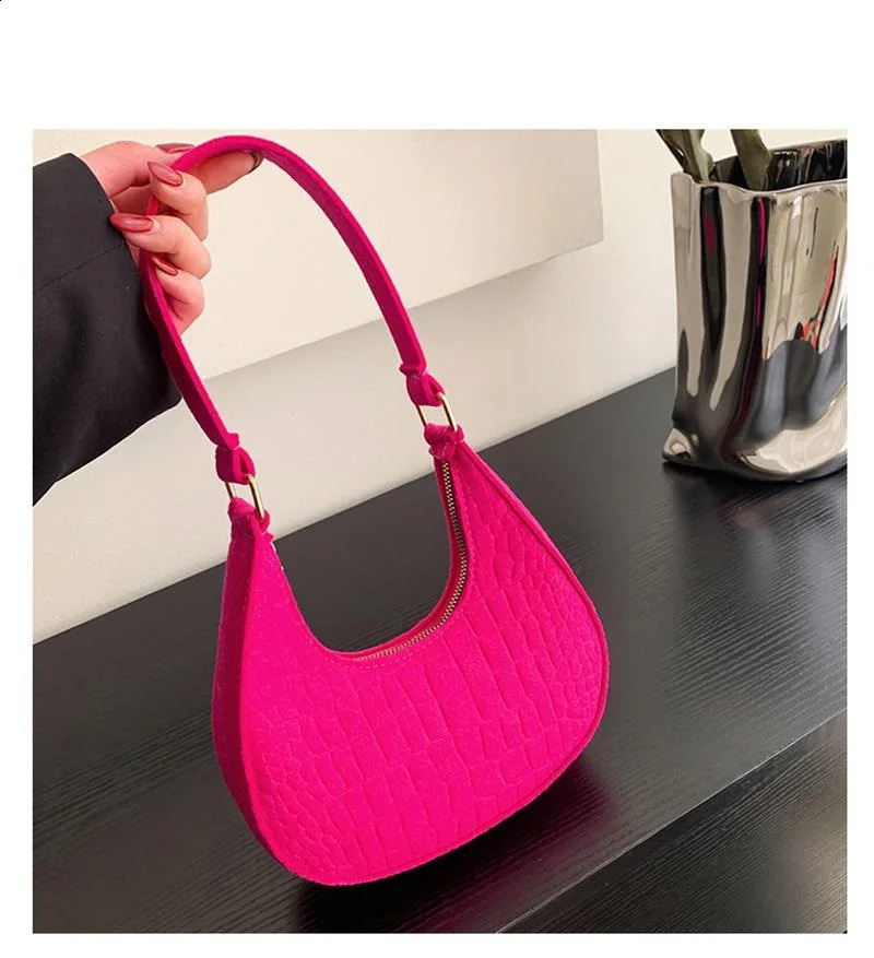 Retro Women Shoulder Bag Handbag Pure Felt Fashion Leisure Underarm Crescent Saddle For Ladies Advanced Armpit 240814Z