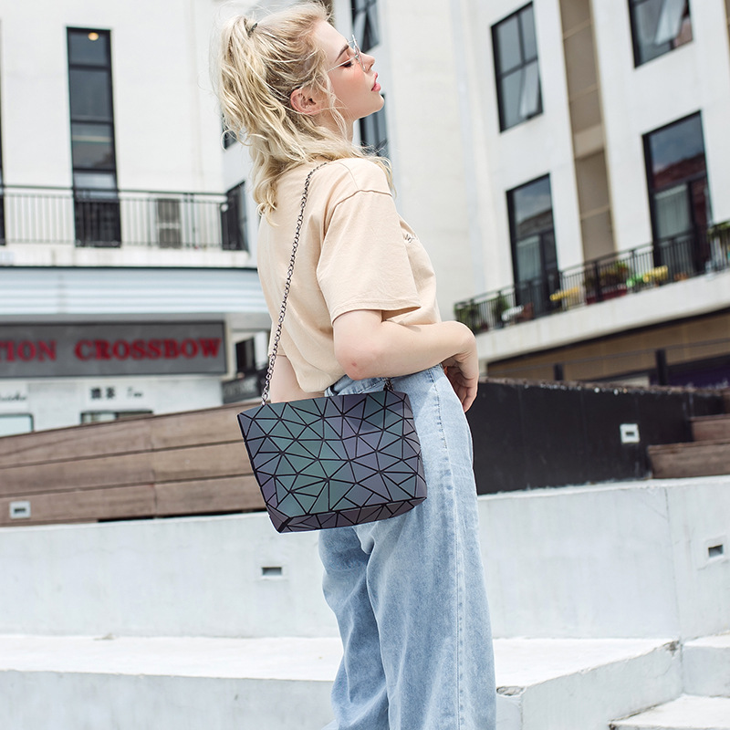 Messenger Bag Women's Chain Bag 2020 Fashion Luminous Geometric Sling Bag Sac Femme Shoulder Strap Female Bolsas Feminina 2020