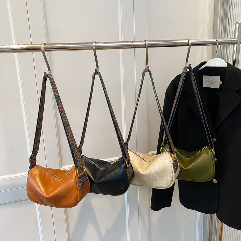 LEFTSIDE Crossbody Bags for Women 2023 Vintage Fashion Trend Small Leather Design Pillow Shoulder Handbags and Purses