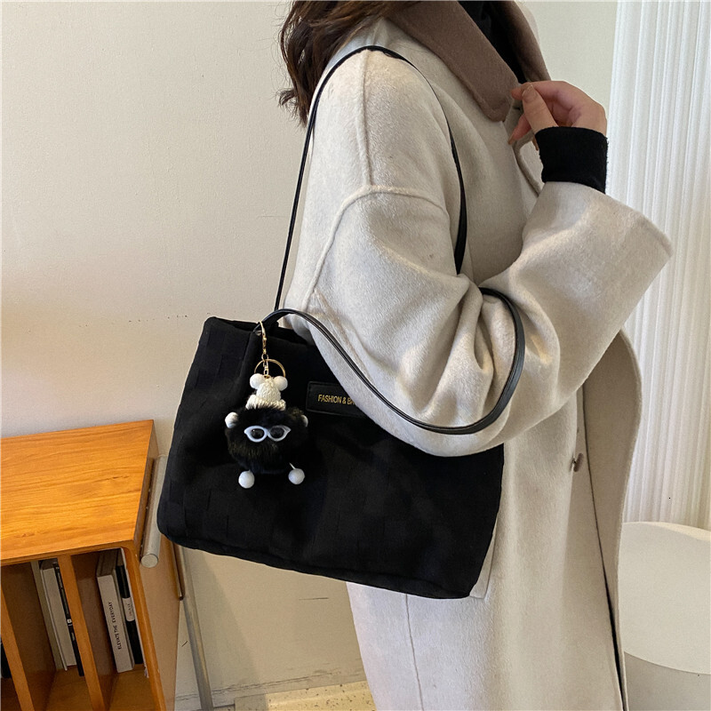 Large capacity female 2024 new autumn and winter college student class shoulder armpit bag, crossbody commuting tote bag H82#27 ddmy 5cb1