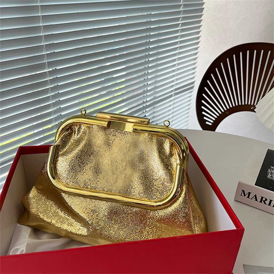 Sell High Quality Designer Bag Letter Fashion Womens Bags Crossbody Bags Exquisite Chain Leather Handbag Women Hand Tote Clutch Bag 240611