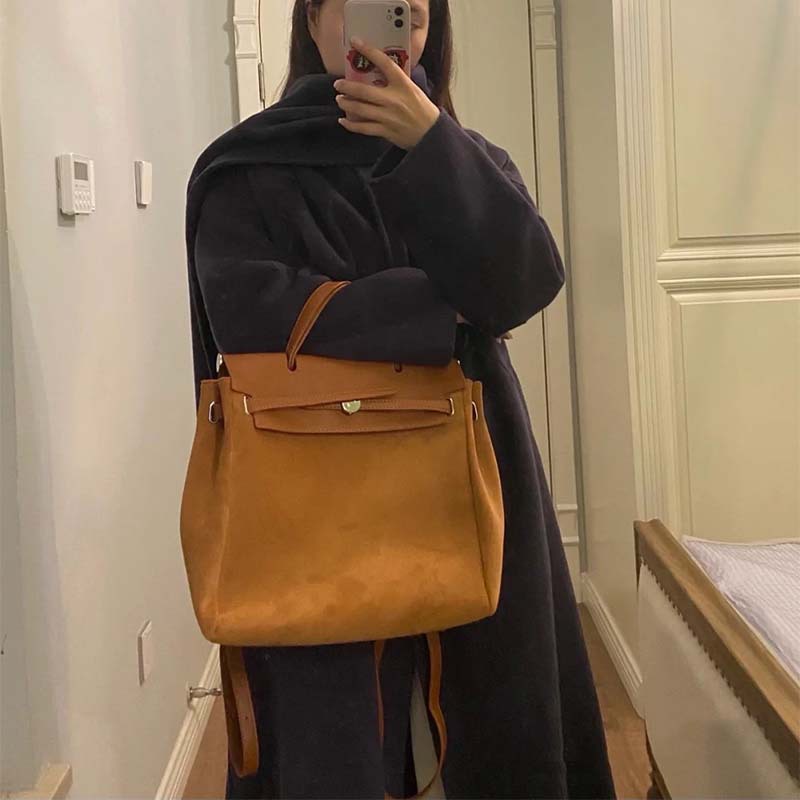 2025S Fashion Designer Retro Veet Fashion Travel Backpack Large Capacity Student School Bag Women Schoolbag Casual Rucksack