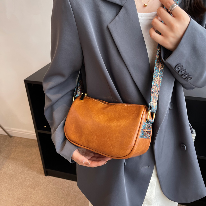 LEFTSIDE Crossbody Bags for Women 2023 Vintage Fashion Trend Small Leather Design Pillow Shoulder Handbags and Purses