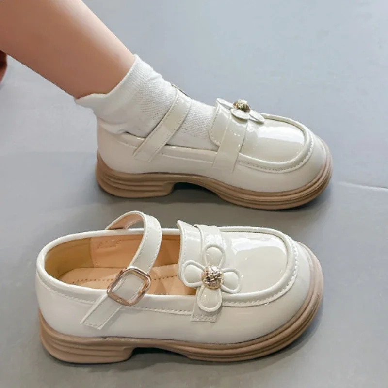 Spring Childrens Leather Shoes Glossy PU Fashion Sweet Princess for Girls Thick Bottom Versatile Kids Causal Mary Janes 240723