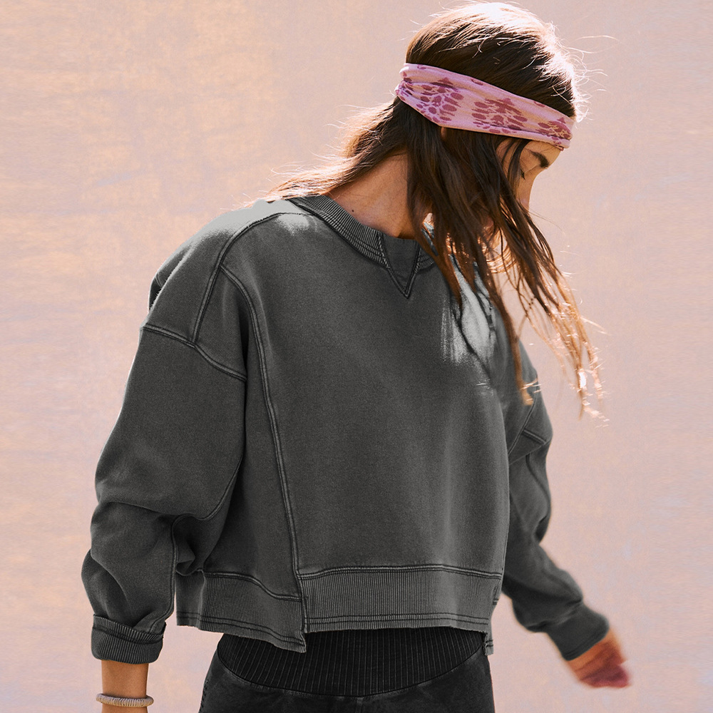 long sleeved women's spring and autumn round neck top