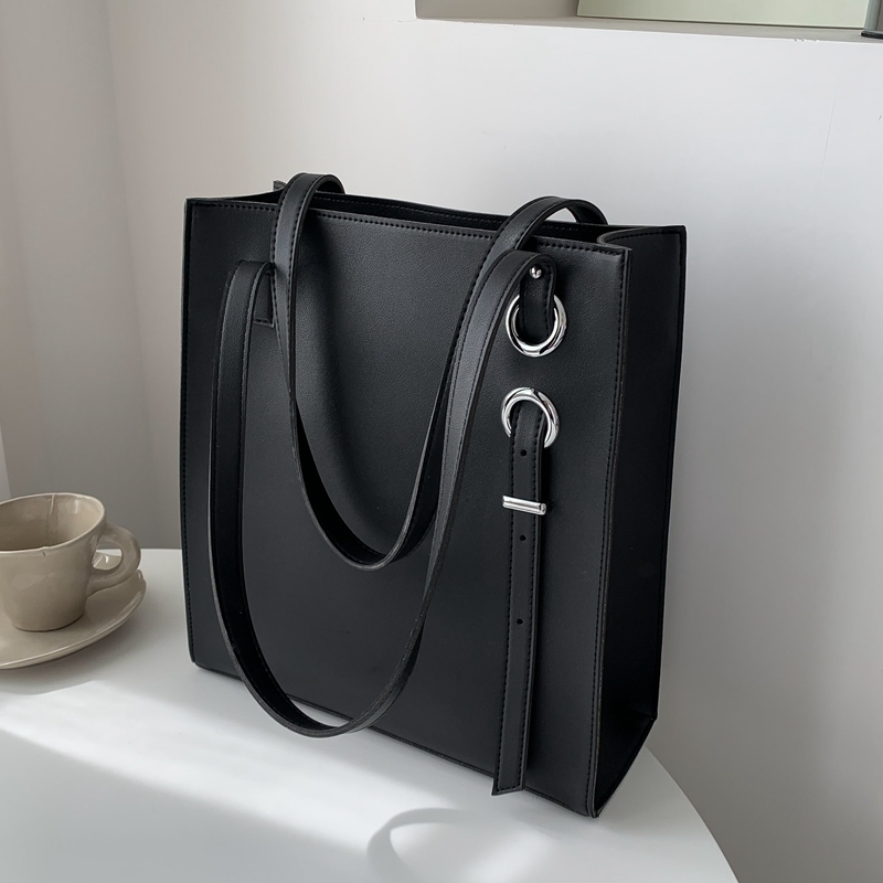Large Capacity Handbag 2023 New Women's Vintage Minimalist Personalized Design Shoulder Bag Fashion Versatile Commuter Tote Bag