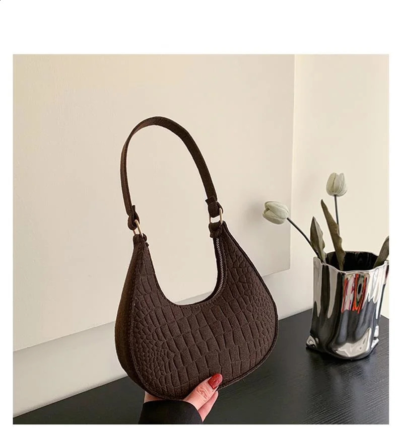 Retro Women Shoulder Bag Handbag Pure Felt Fashion Leisure Underarm Crescent Saddle For Ladies Advanced Armpit 240814Z