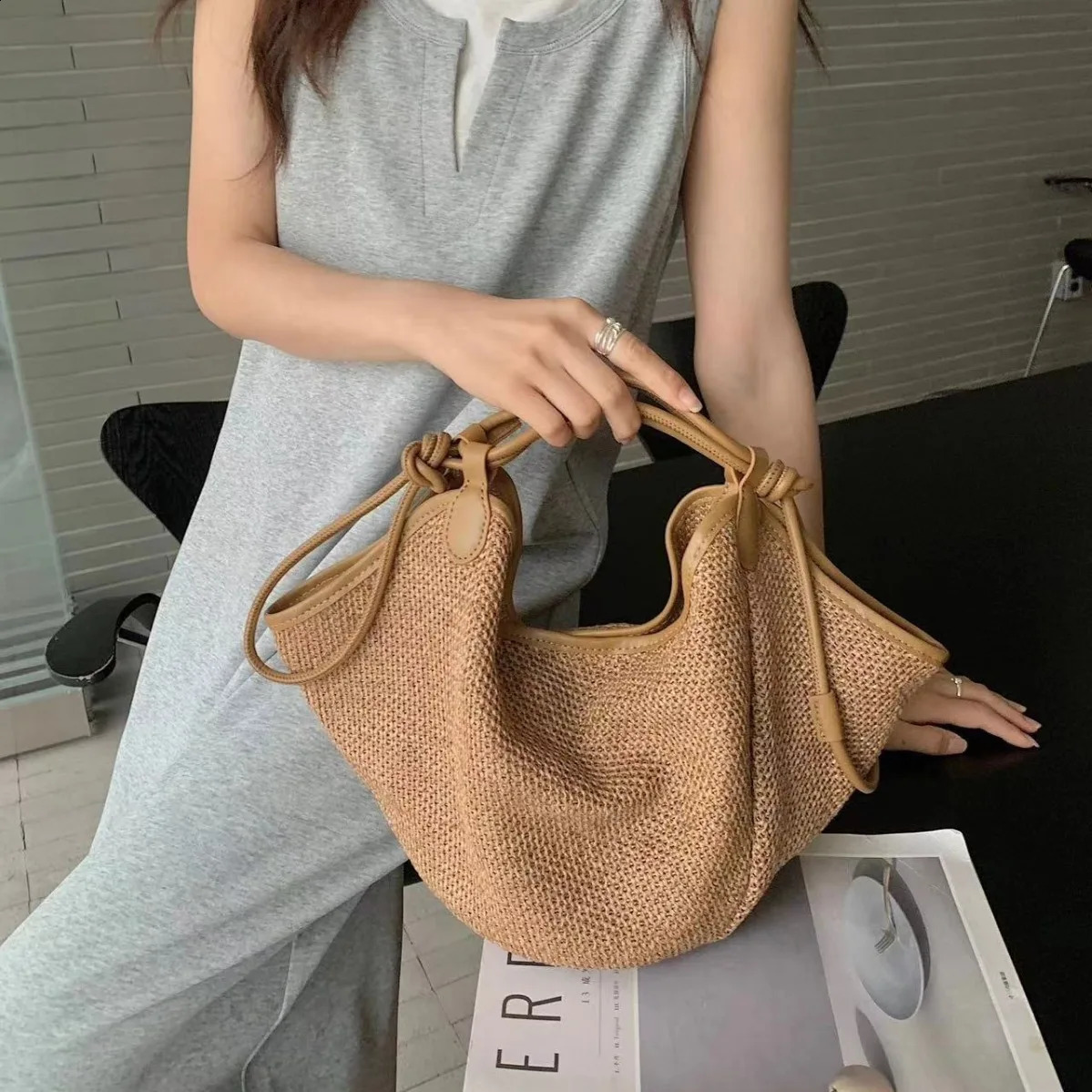 Fashion Straw Bucket Weave Women Shoulder Bags Casual Summer Beach Crossbody Bag Small Tote Shopper Purse Fortravel Vacation 240802