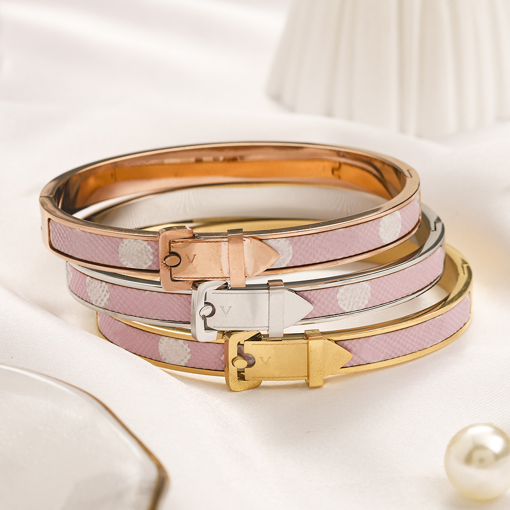 Designer Bangle Bracelet Pink Leather Vintage Jewelry Spring Romantic Gifts Family Exquisite 18K Gold Plated