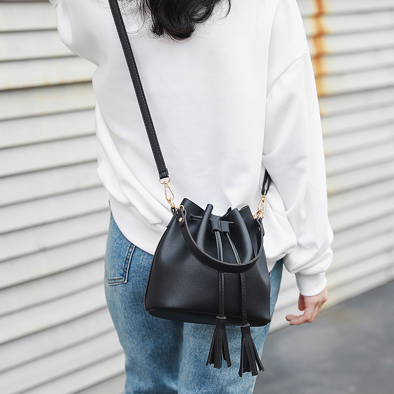 Fashion personality tassel bucket bag handbag simple and versatile shoulder slung bag