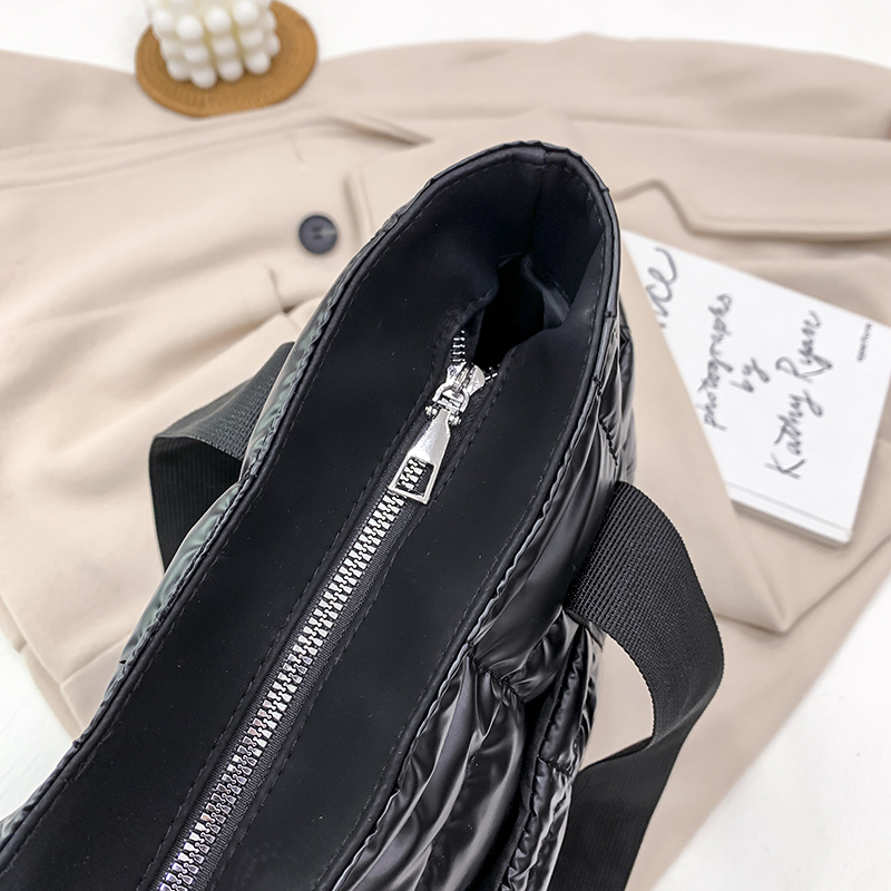 Winter New Women's Shoulder Bag Leisure Car Sewn Down Bag Shopping Bag Women's Bag