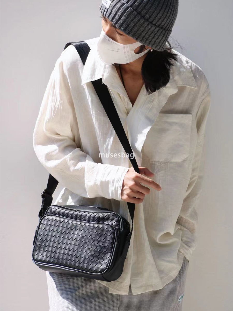 Street men's Korean version horizontal shoulder bag trendy men's couple diagonal cross bag woven small square bag back trendy brand men'